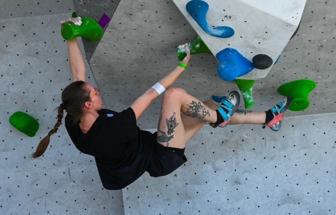 Person bouldering on an event